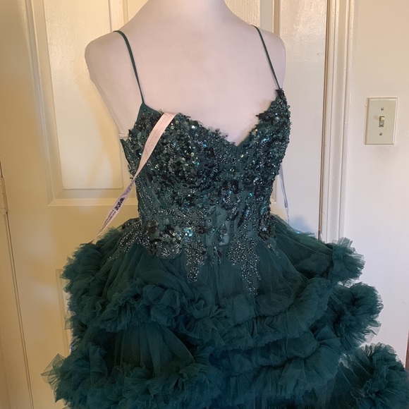MAC DUGGAL
Thin Strap Beaded Bodice Tiered Tulle Dress - Picture 7 of 17